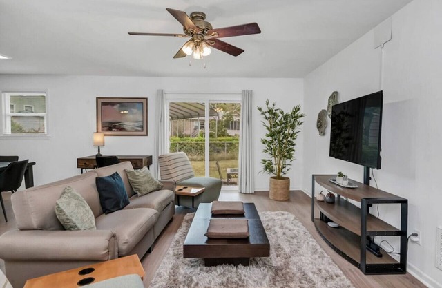Blue Park Nest | 3 BR 2 BA