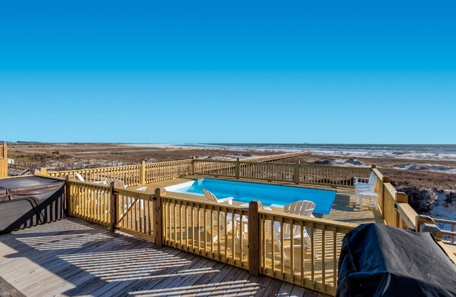 Blue Pearl | Family, Food & the Beach-open for the holidays