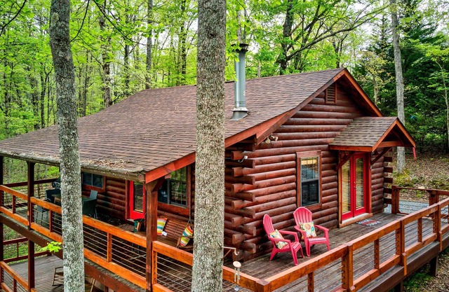 Blue Ridge Cabin w/ Mountain Views & Fire Pit