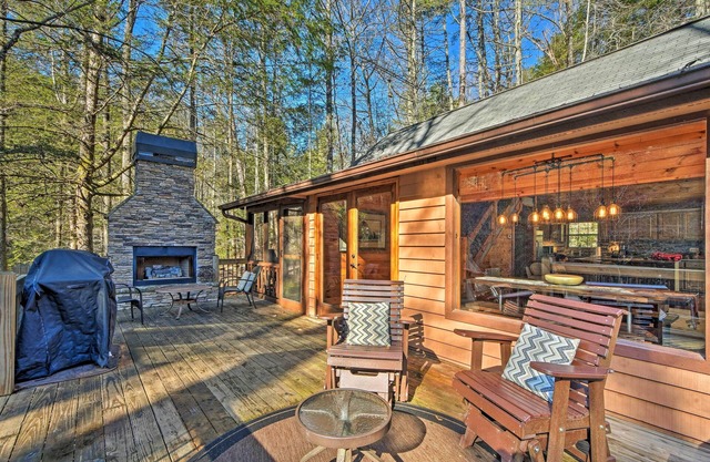 Blue Ridge Mtns Creekside Cabin w/Hot Tub + Pier!