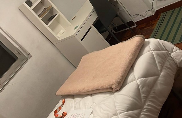 Blue Room Near Metro and BEC