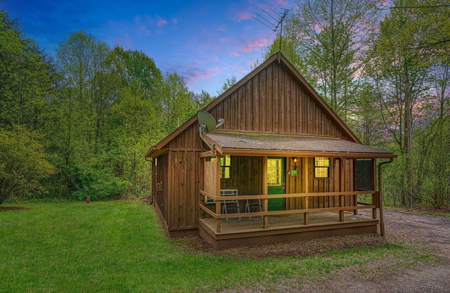 Blue Rose Cabins - Pinecrest Cabin