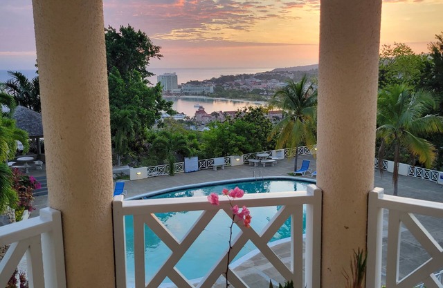 Blue Sapphire 3 Bedroom Seaview Penthouse Suite