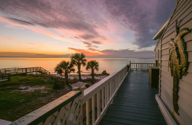 Blue Seahorse *Carrabelle/Eastpoint/St. George FL Beachfront* Pet-Friendly*