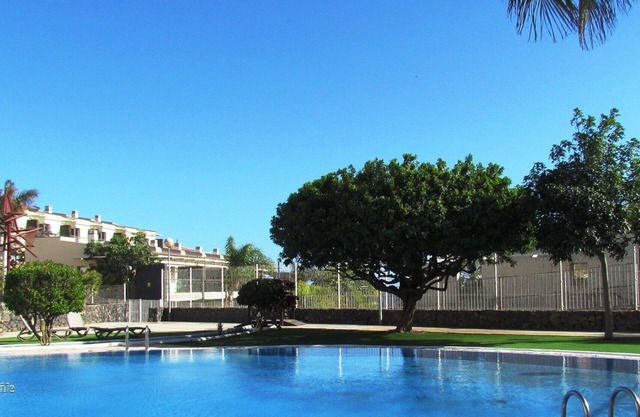 Blue Sky Home, Amarilla Golf