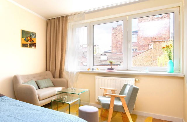 Blue-sky loft by Main Square, AC, sleeps 4