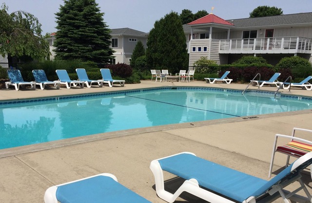 Blue Star 11 Saugatuck/Douglas condo w/ pool; 2 min to town, 5 min to beach