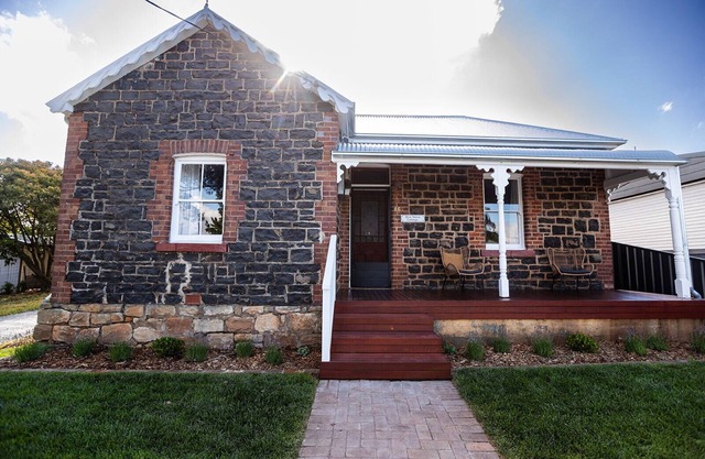 Blue stone cottage Taralga boutique accommodation