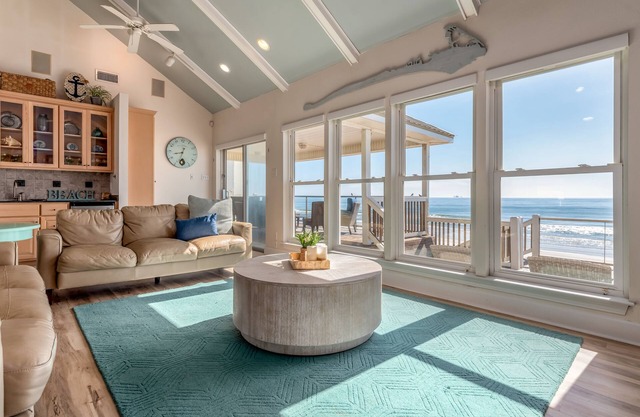 Blue Tide | Gulf Front | Steps from beach.