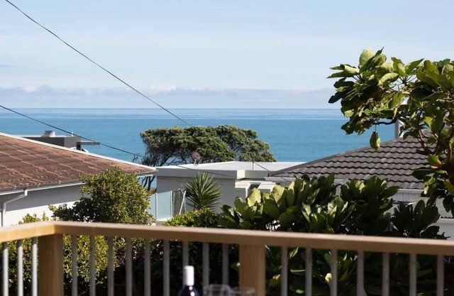 Blue Water Cottage Near Beaches