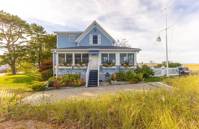 Bluebell Cottage Beachfront Vacation