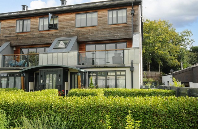 BLUEBELL RETREAT, family friendly, with a garden in Lostwithiel
