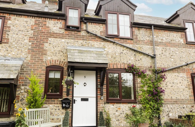 BLUEBERRY COTTAGE, family friendly, with open fire in Cerne Abbas