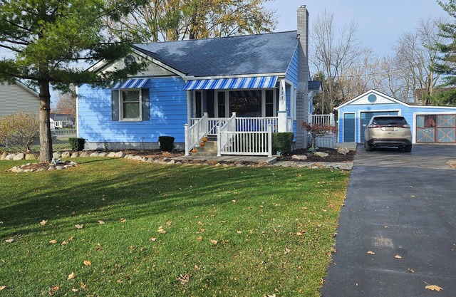 Blueberry Hill.sweet 3 bedroom vacation home in beautiful St. Clair.