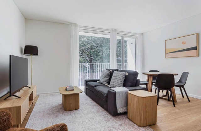 Blueground | Campo Pequeno, furnished & modern