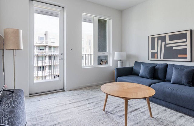 Blueground | East Industrial, pool & AC, nr park