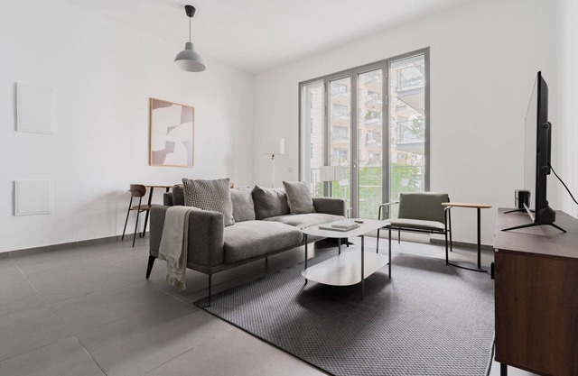 Blueground | Florentin, Historical, Balcony (TLV-24)