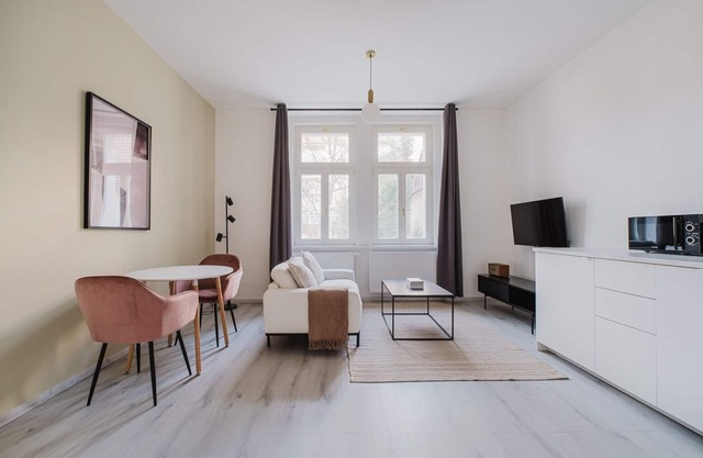 Blueground | Prague 10, fully equipped & nr park - PRG23 (PRG-23)