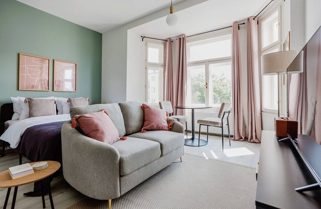 Blueground | Prague 10, nr park & foodie area (PRG-14)