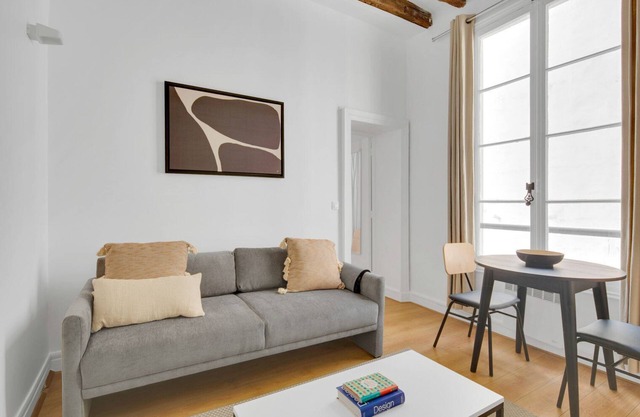 Blueground | Saint Germain des Prés, furnished