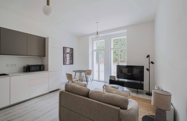 Blueground | Vršovice, private terrace & equipped (PRG-4)