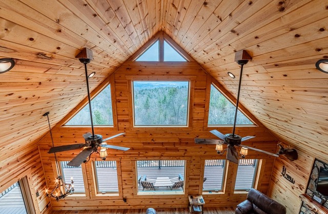 Blueridge Mtn Cabin Million Dollar View on Majestic Mtn Hot Tub Wifi Fire Pit