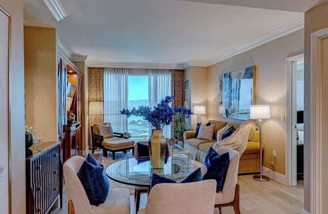 BluEssence: 21st-Floor MGM Signature Retreat | Balcony & Strip Views