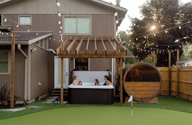 Bluffview on the River with a hot tub, sauna, pool table, and more!