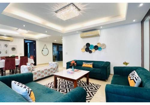 BluO 4BHK Safdarjung Enclave - Lift & Balcony
