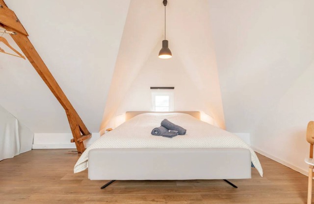 BnB The Attic - Spacious luxury retreat - ideal for families and groups