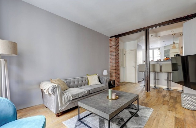 BnBNook - Lovely 2BR - Eiffel Tower and Other Sights