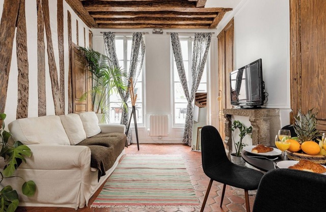 BnBNook - Unique 1BR Steps from Montorgueil
