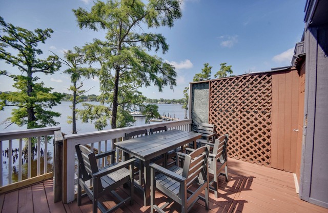 Boat & Fish: Waterfront Gem on Pasquotank River!