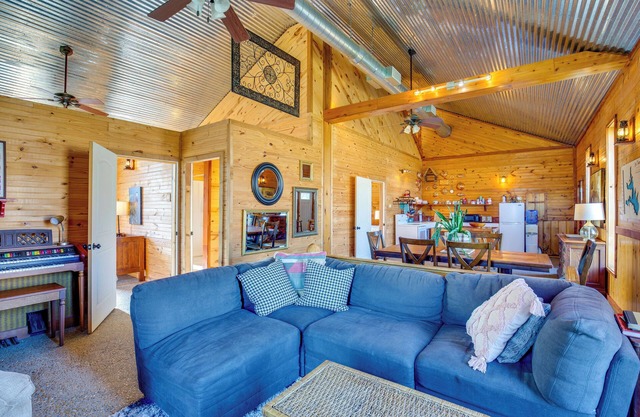Boat Ramp & Fire Pit: Lake Tawakoni Group Retreat!