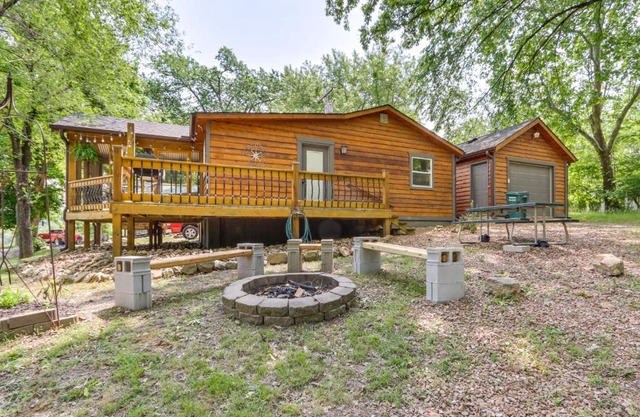 Boat Slip and Screened Porch Warsaw Cabin Retreat