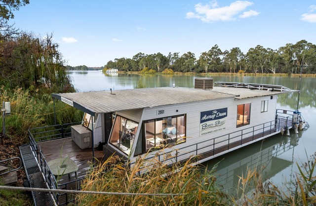 Boats and Bedzzz - "The Murray Dream" moored houseboat accommodation