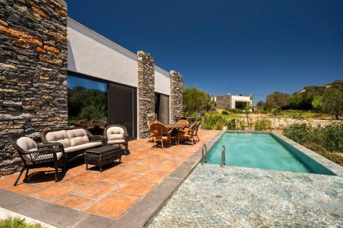 BodRoomBnB Fully Private Villa in Yalıkavak for 20 Guests ,2 Pools & Botanical Garden Ideal for Events, Families & Friends