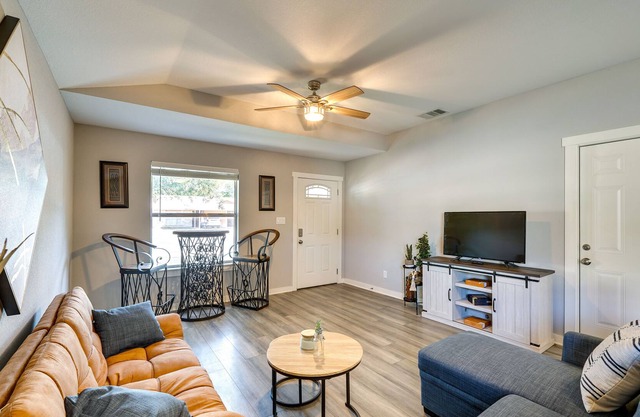 Boerne Home w/ Fenced-In Yard & Gas Grill!