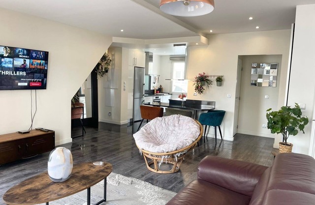 Bohemian & Chic Apartment 20' from Paris