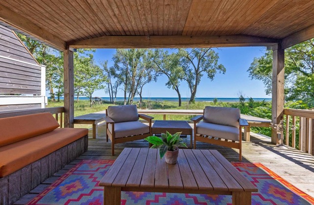 Bohemian Luxury 8-Bedroom 5 Bath Beach House By National Park