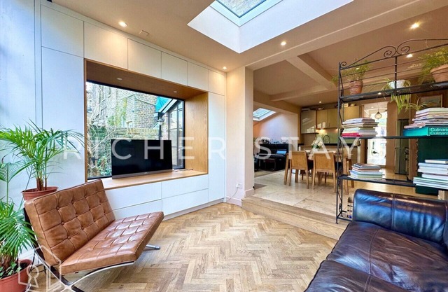 Bohemian Notting Hill Apt | Garden & Amenities