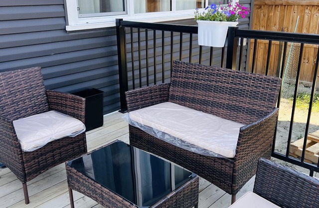 Boho chic Retreat: A stylish Vrbo home! Approved by City of Calgary