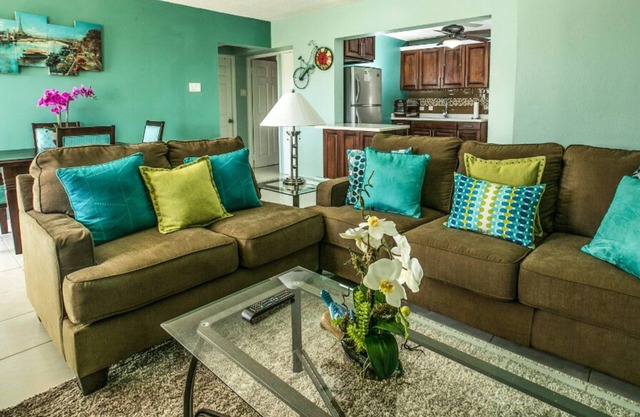 Book a PREMIER EXPERIENCE | 4 min from Bob Marley Museum