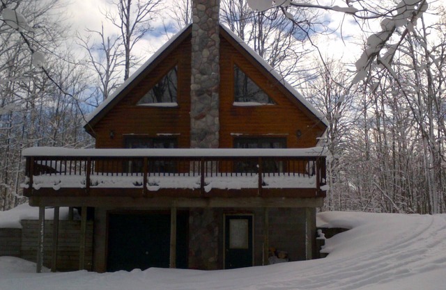 Book Your Summer & Fall Get-Away - Beautiful Scenic Cedar Chalet near Gaylord