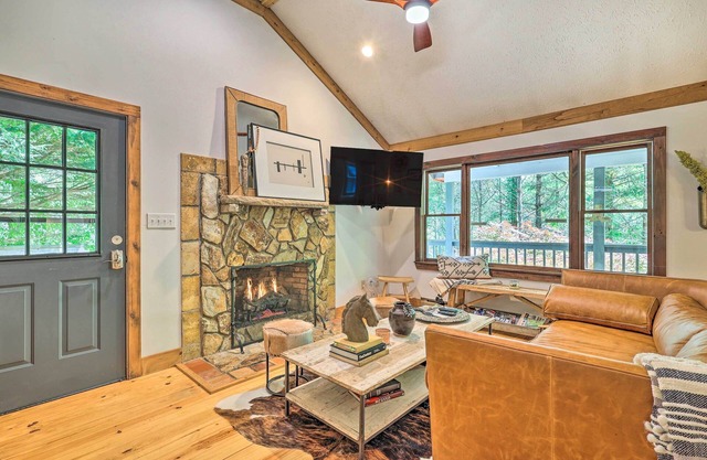Boone Hideaway w/Deck, Grill & Forest Views!