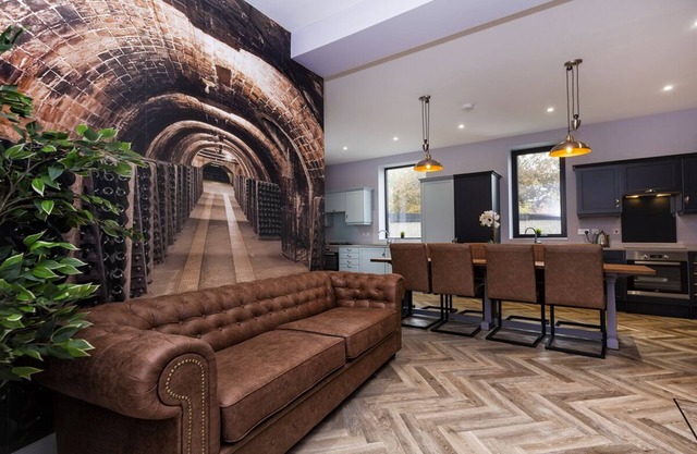 BOOTique House - Luxury Group Accommodation for 12