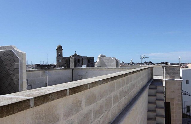 Borgo Salino C: A characteristic and welcoming three-story apartment in the characteristic style of the Apulian countryside, with Free WI-FI.