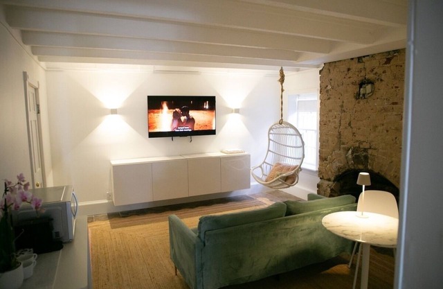 Bosch Huis Rosé Garden - Savannah Historic District