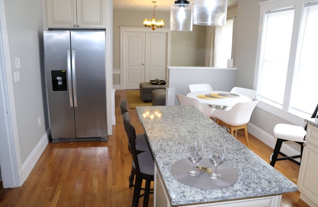 Boston Getaway, Easy City Access: Spacious 5-bedroom