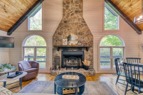Bougie Bungalow - Cozy Cabin on 2 Acres